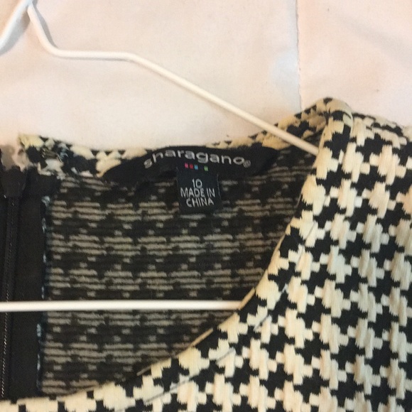 Dress. - Picture 4 of 5